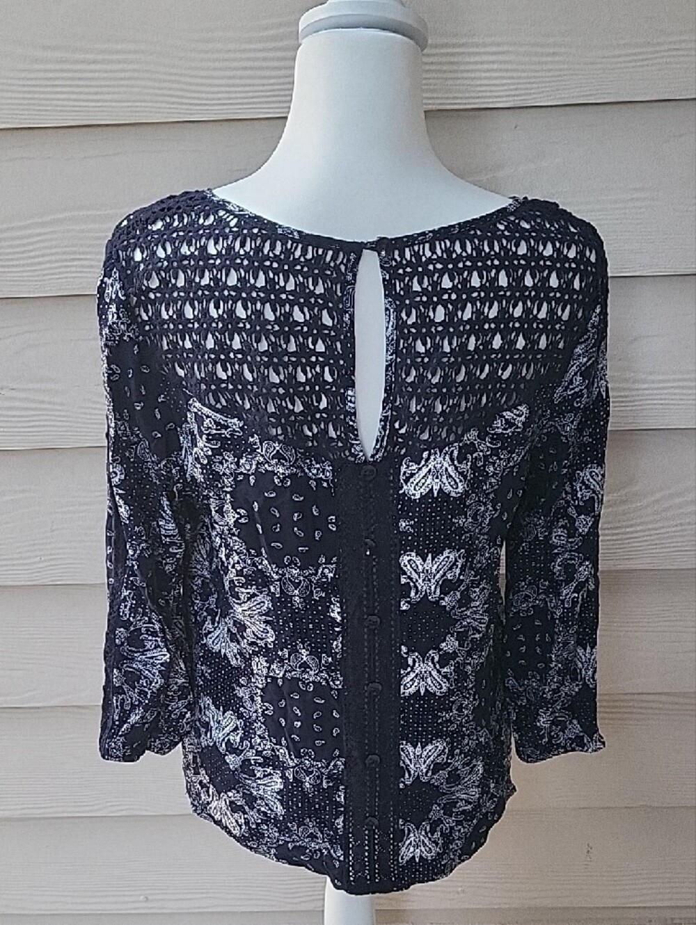 Solitaire Navy & White Printed Crochet Yoke Long Sleeve Top Women's Medium - Picture 7 of 16